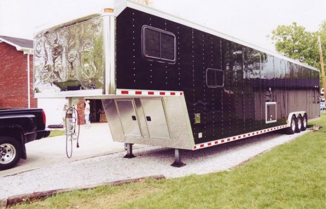 SCOTTY DUNN
Frankfort, KY
Pace 46' Big Foot
Living Quarters
